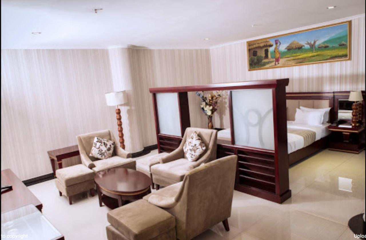 Peacock Hotel Dar es Salaam Bagian luar foto