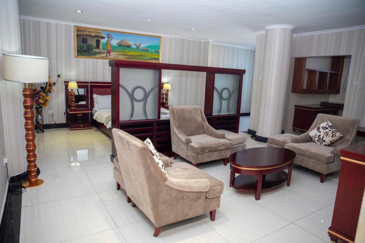 Peacock Hotel Dar es Salaam Bagian luar foto