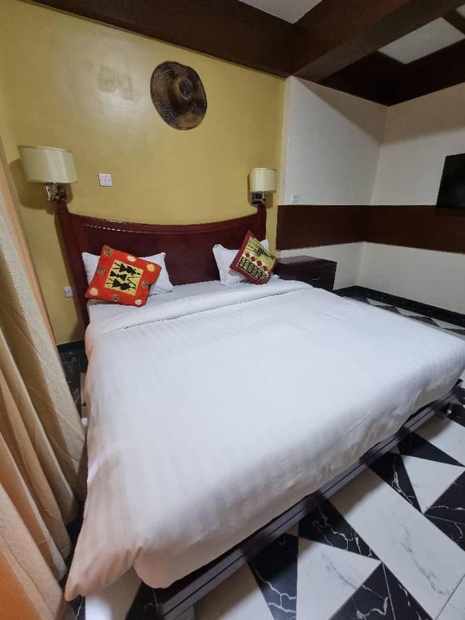 Peacock Hotel Dar es Salaam Bagian luar foto