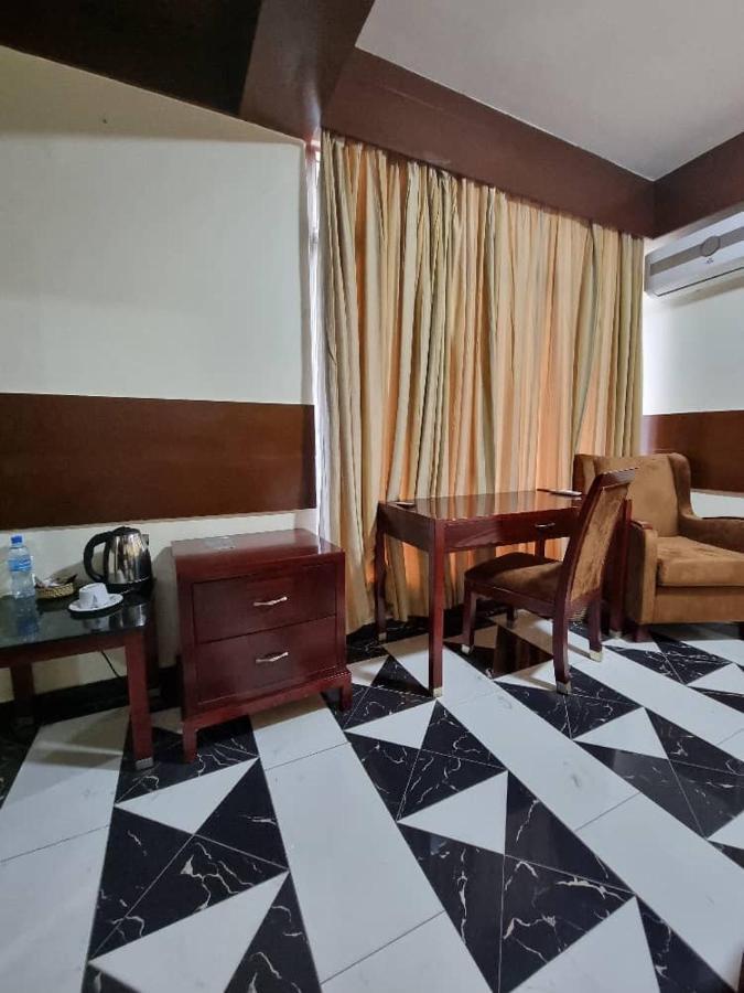 Peacock Hotel Dar es Salaam Bagian luar foto