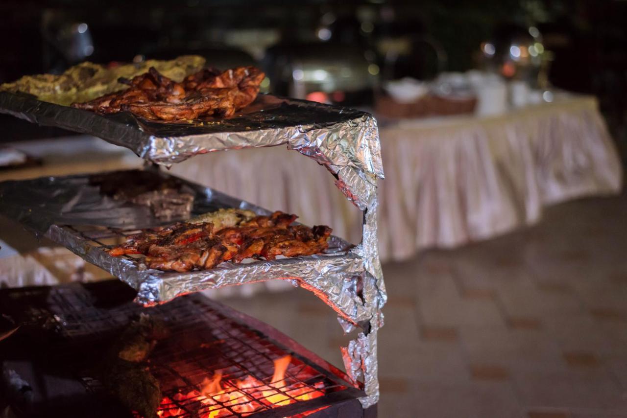 Peacock Hotel Dar es Salaam Bagian luar foto