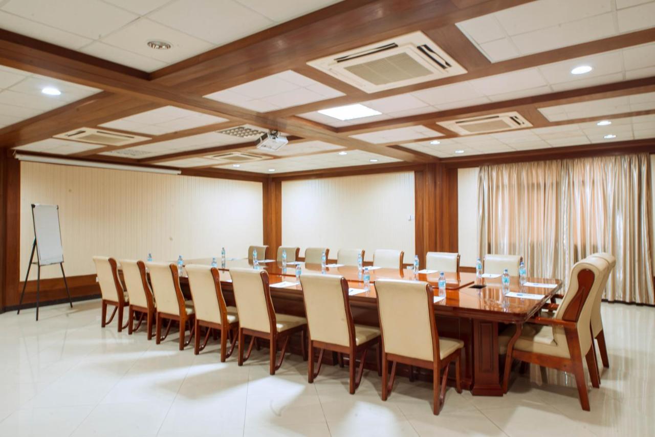 Peacock Hotel Dar es Salaam Bagian luar foto