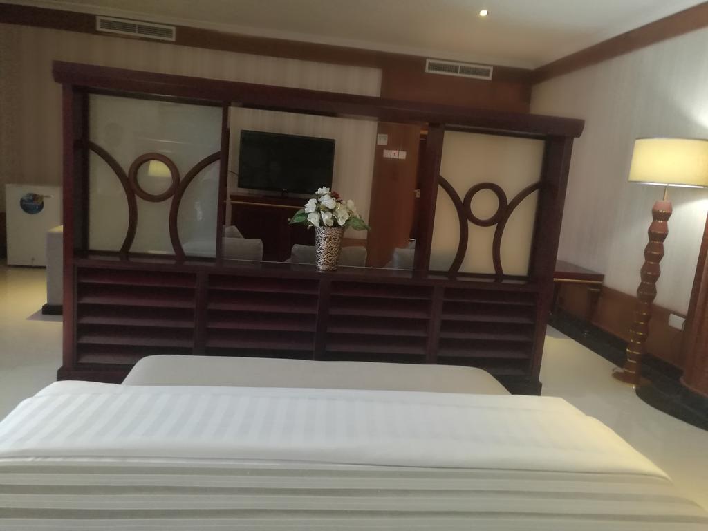 Peacock Hotel Dar es Salaam Bagian luar foto