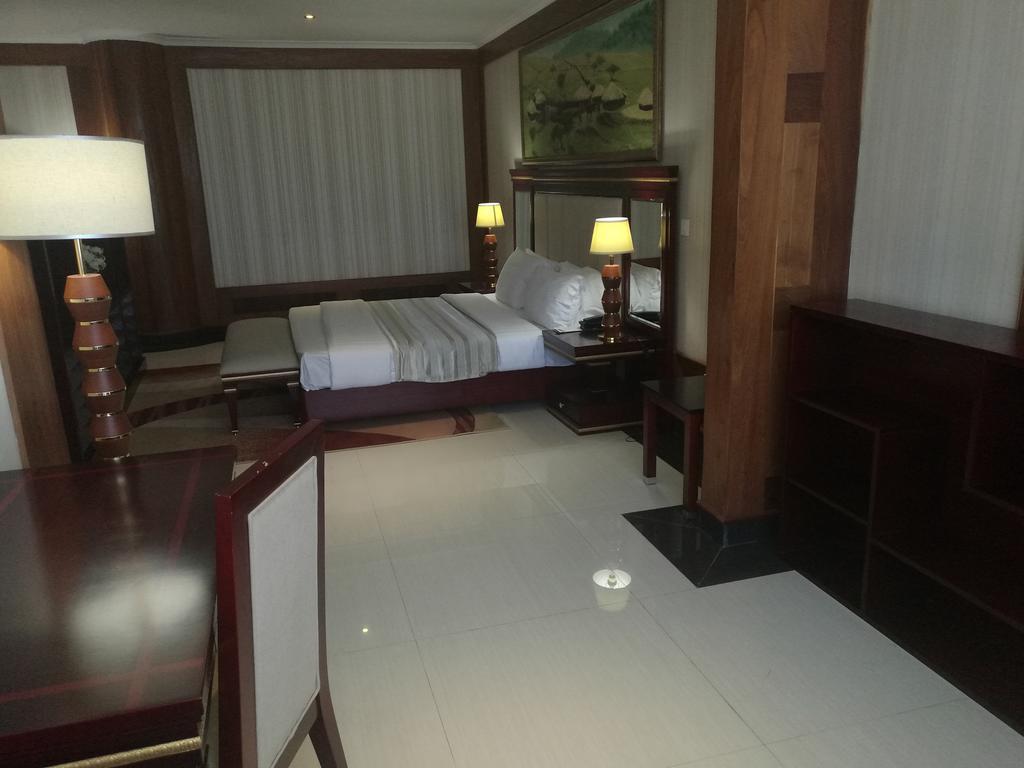 Peacock Hotel Dar es Salaam Bagian luar foto