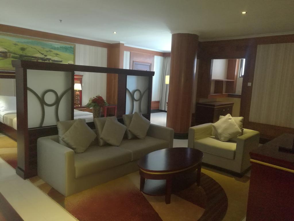 Peacock Hotel Dar es Salaam Bagian luar foto