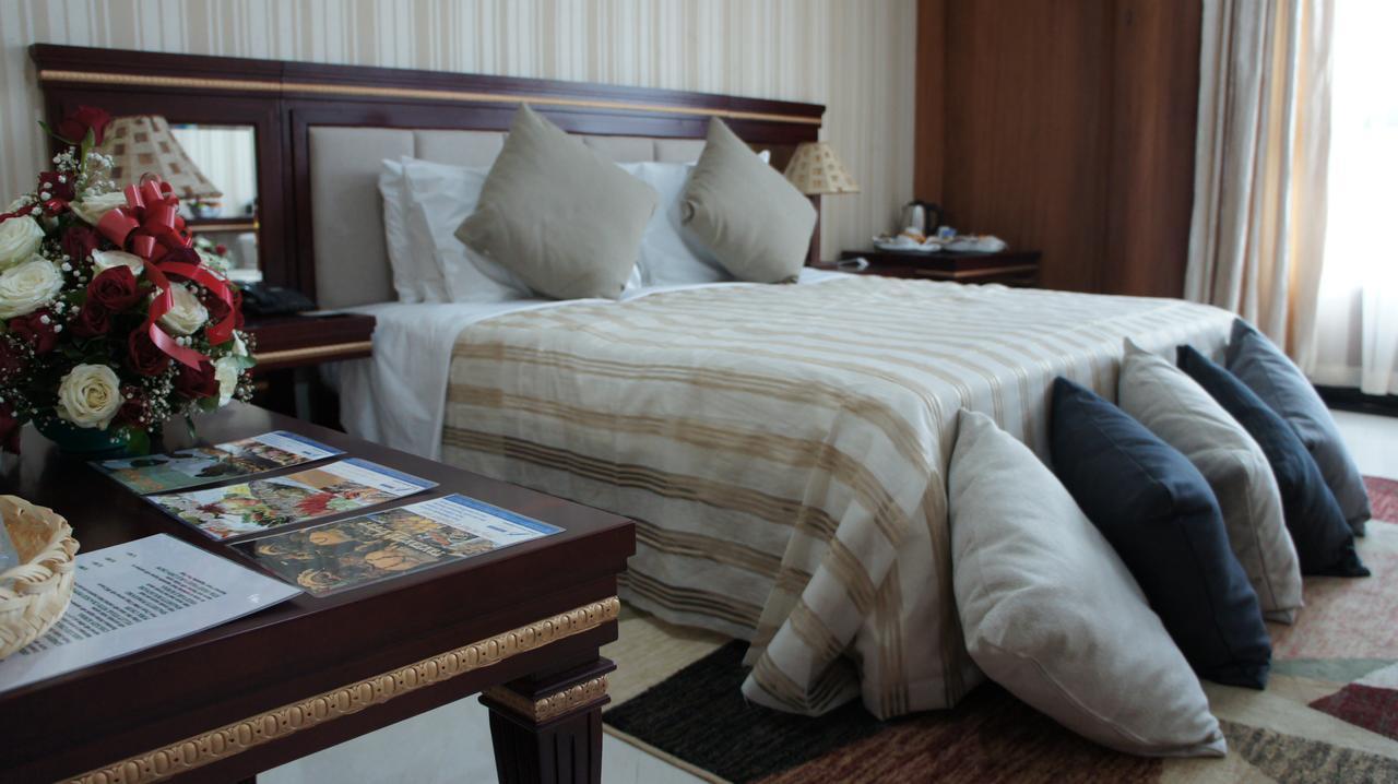Peacock Hotel Dar es Salaam Bagian luar foto